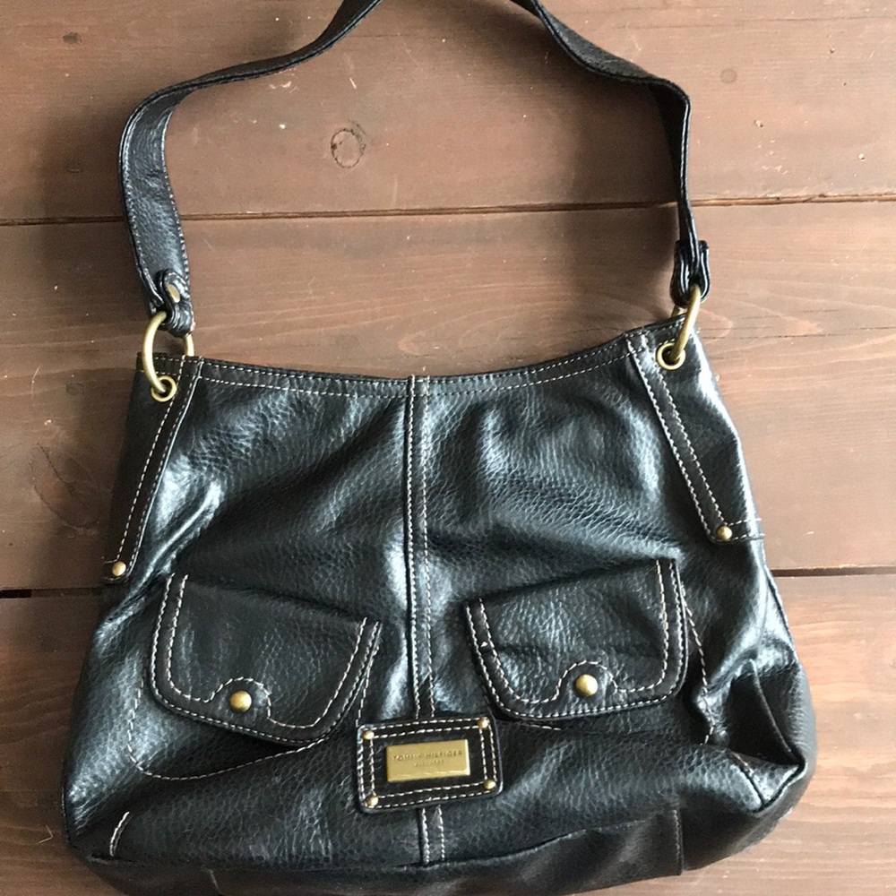 Classic black Tommy Hilfiger purse!